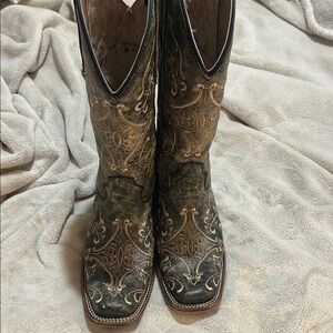 Women’s circle G boots